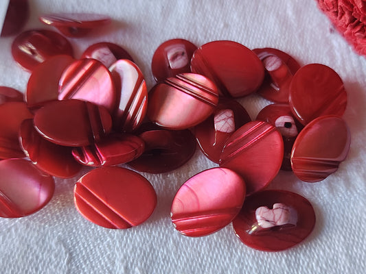 lot 6 boutons anciens en nacre framboise strié pied 1,4 sur 1,1  cm ref 2738