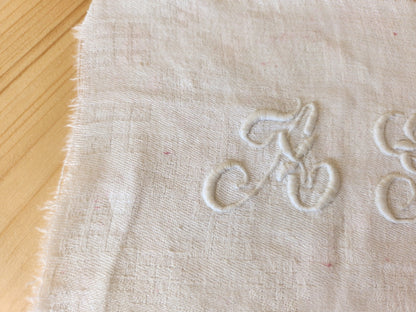 Ancien monogramme ancien AG  8 cm sur 4 cm T8