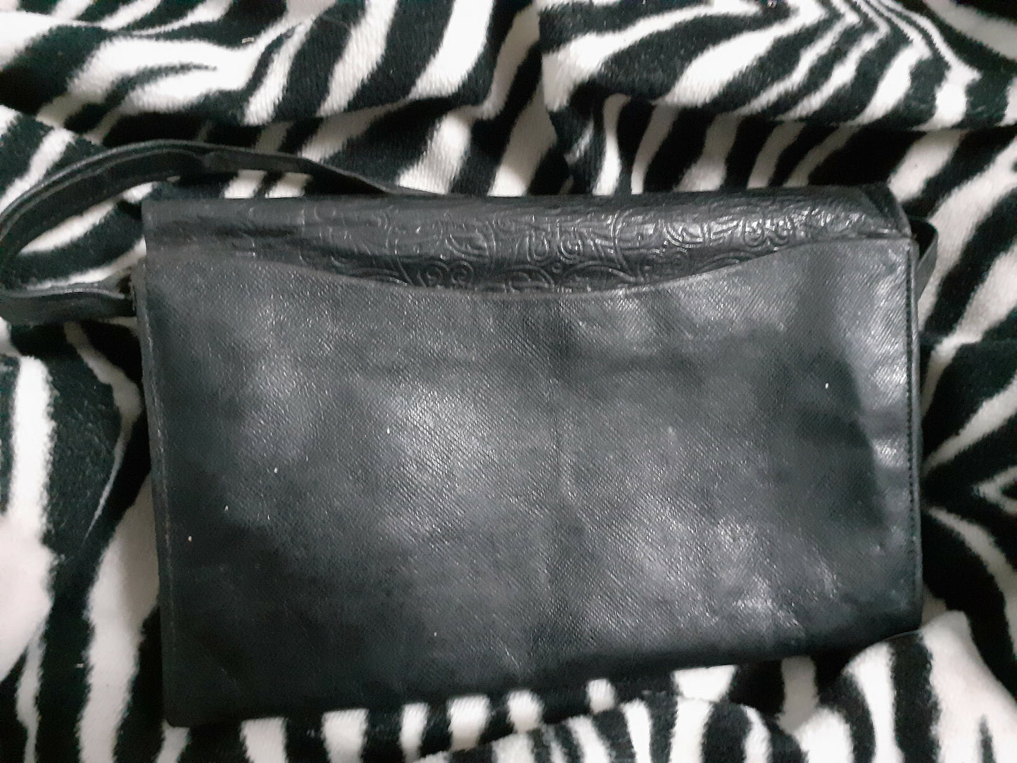 Ancien sac en main noir marron en cuir motif retro vintage pochette