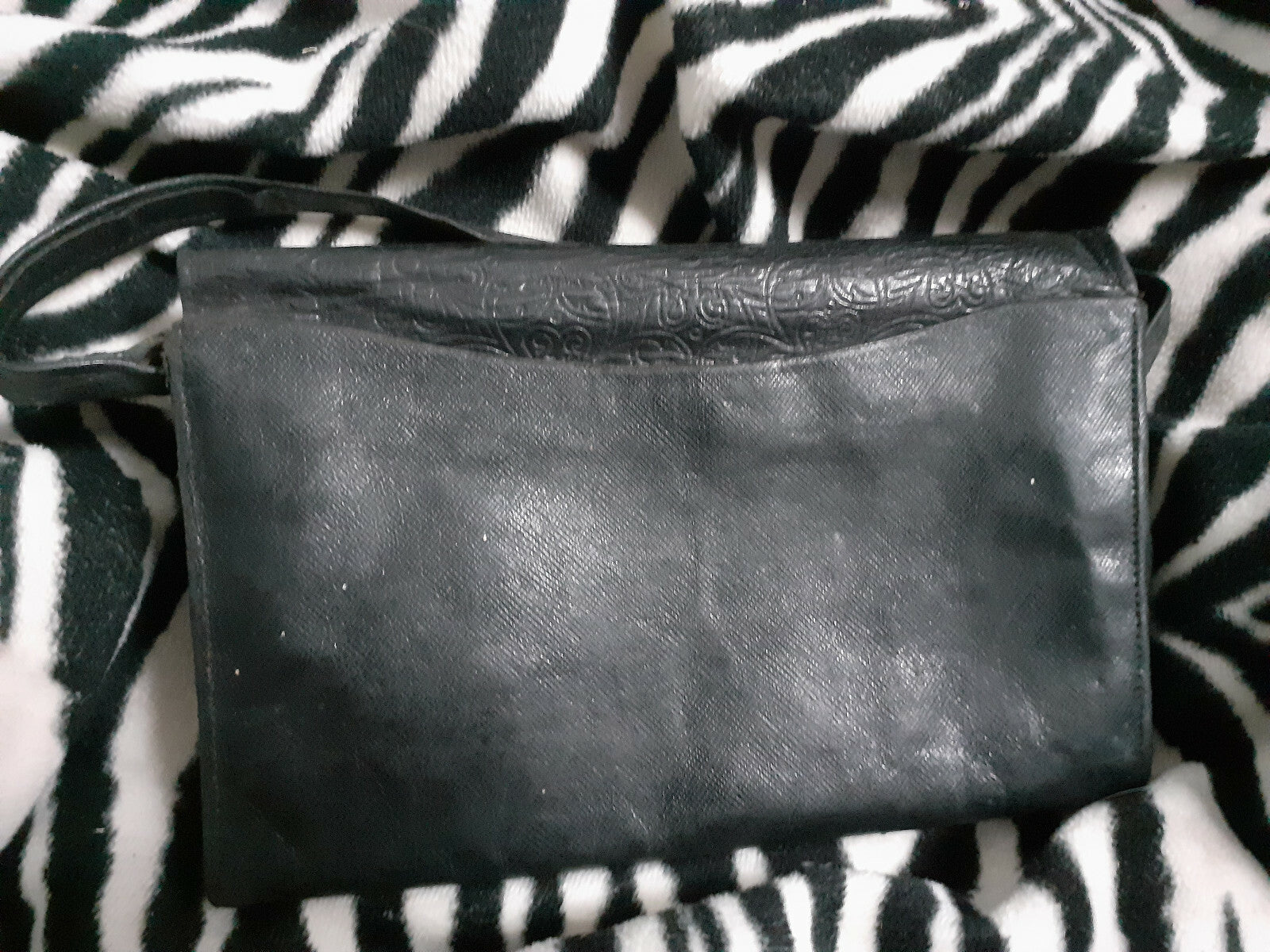 Ancien sac en main noir marron en cuir motif retro vintage pochette