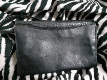 Ancien sac en main noir marron en cuir motif retro vintage pochette