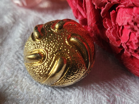 Gros bouton ancien en verre doré bombé à pied 2,2 cm D19F