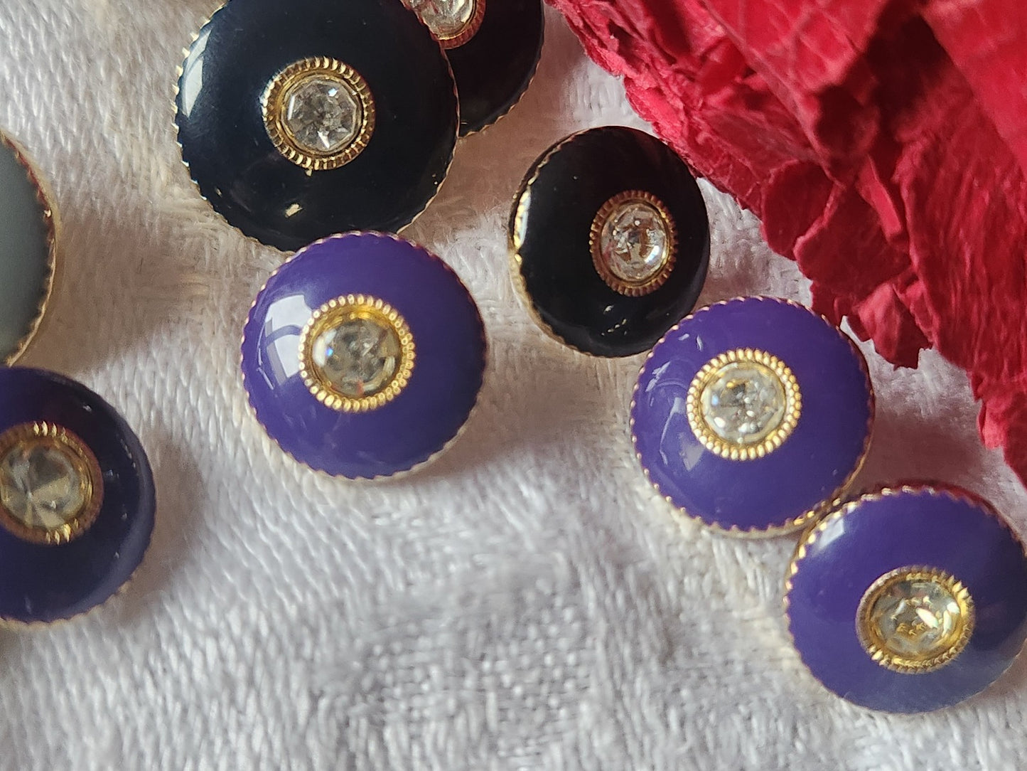 Lot 15 boutons vintage panaché coeur en strass 1,1 à 1,4 cm ref 2678