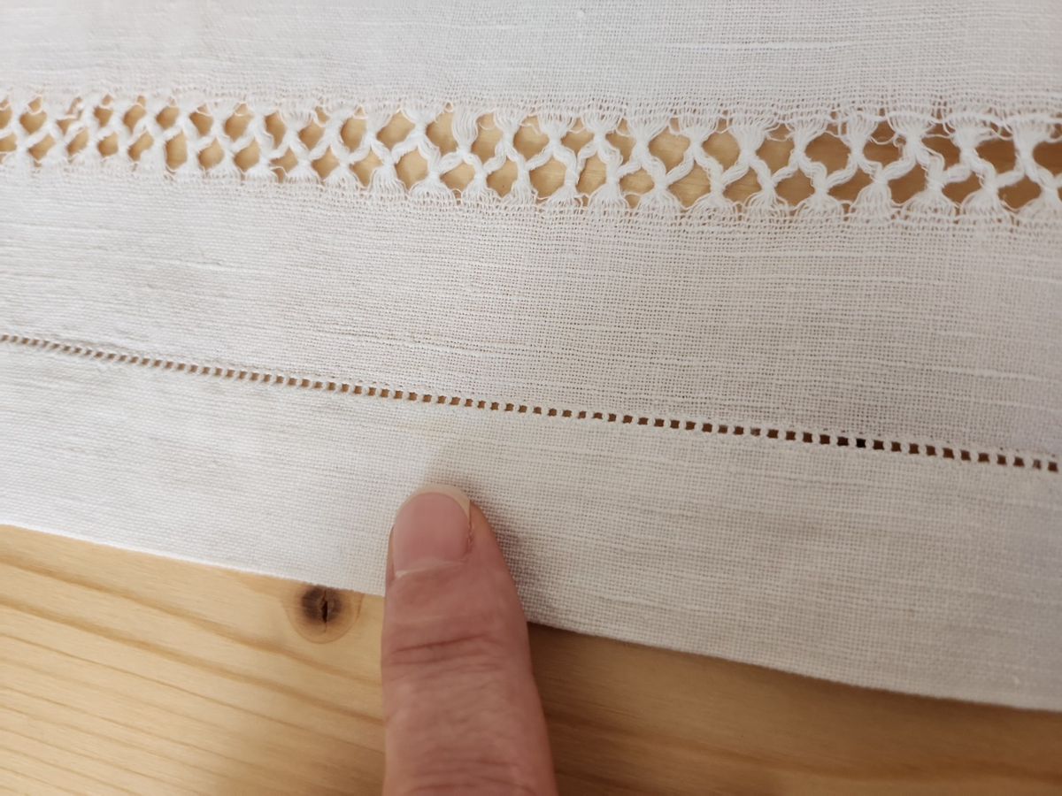 Ancien cache torchon blanc broderie bleu moulin superbe 54 cm sur 120 cm B8