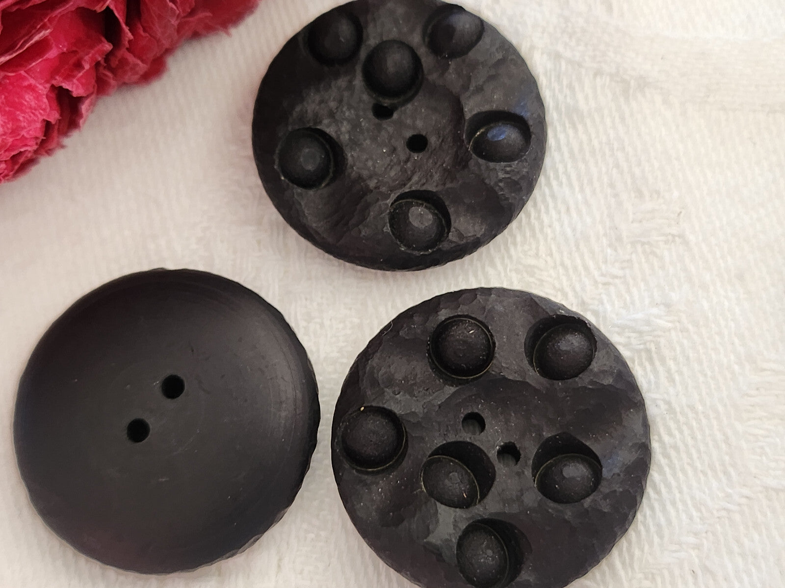 Trio boutons vintage noir motif alveole  2,2 cm ref 0084