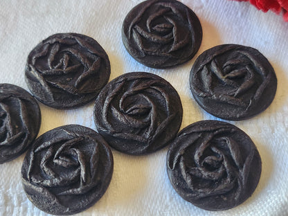 Lot 7 boutons vintage violet/noir  travaillé 2,2 pied ref 5140