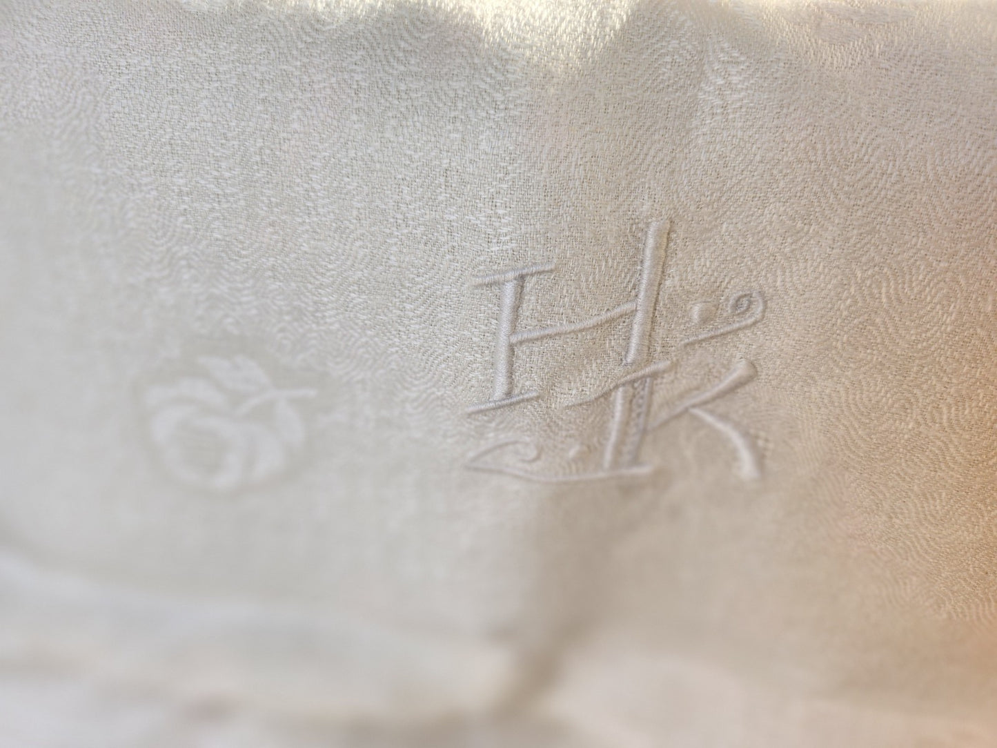 Ancienne nappe double monogramme H JK? sans doute jamais utilisé B6