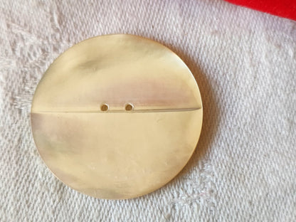 Gros bouton ancien en nacre blanc laiteux superbe 3,2 cm D8H