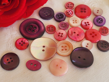 Panaché lot 24 boutons vintage en nacre rose violet 1,1 à 2,6 cm ref 6259