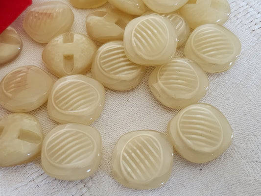Lot 8 boutons vintage blanc créme reflet nacré pied 2 cm 20 mm ref 6572