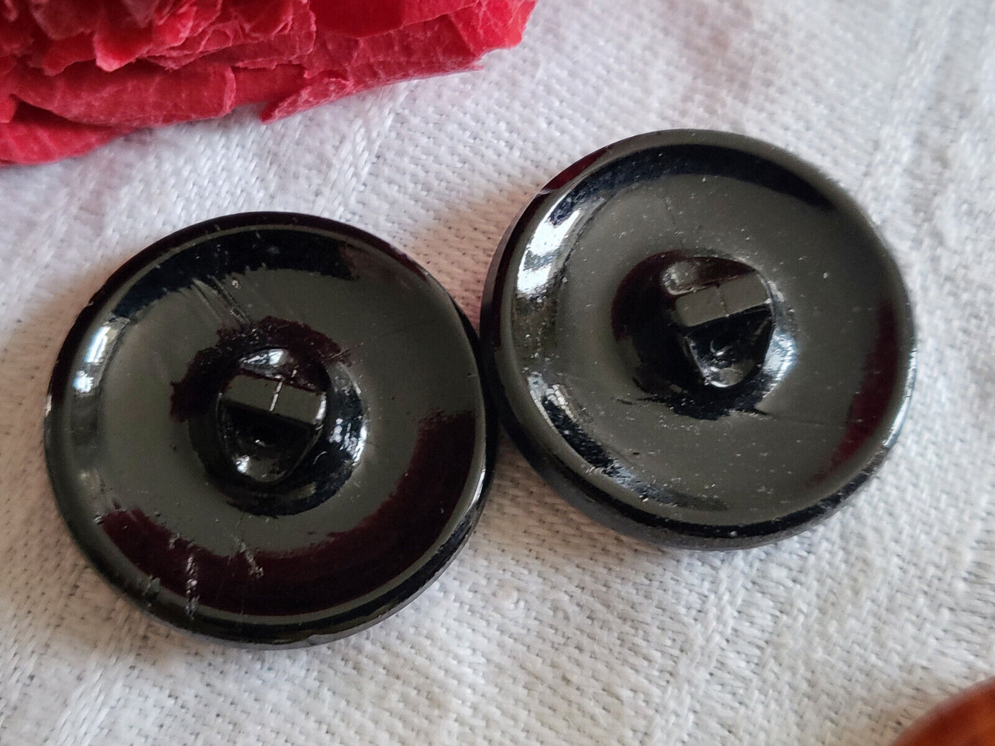 Duo gros boutons anciens en verre noir facette pied  2,1 cm G17G