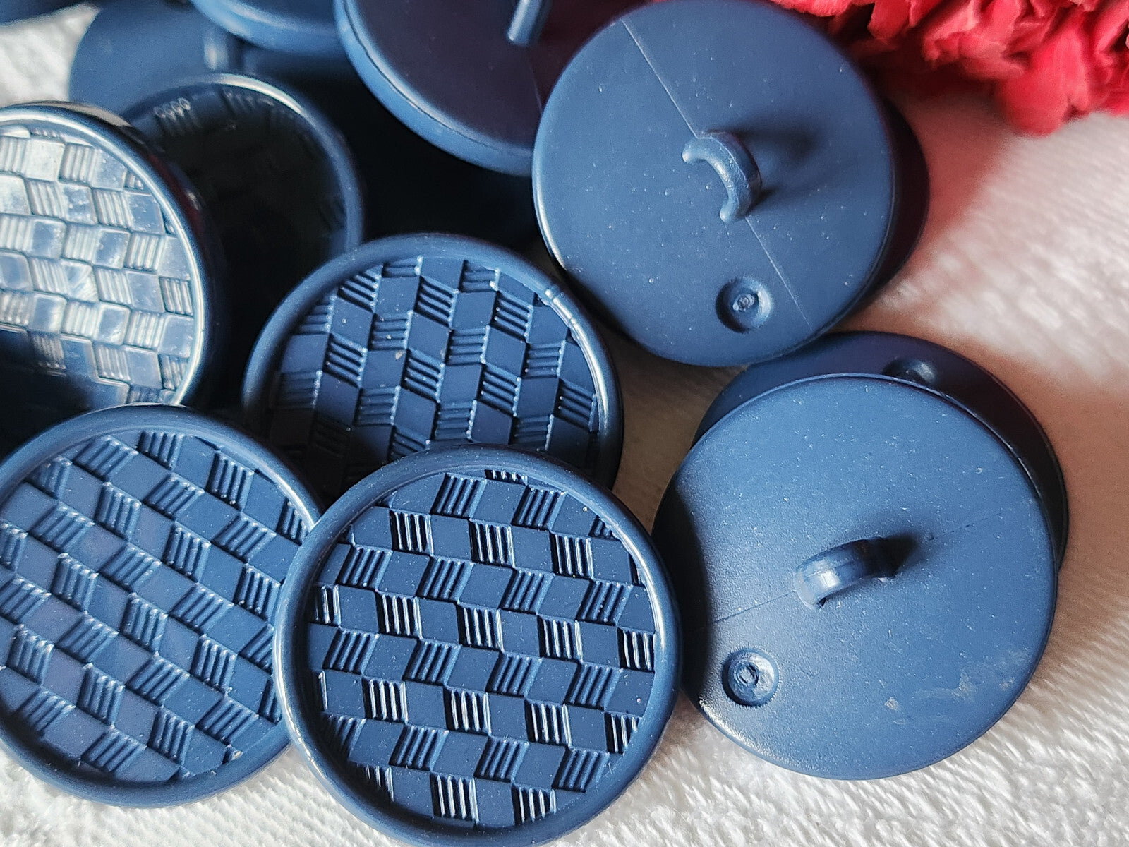 Lot 26 boutons vintage bleu  gros à pied finitions moyennes 2,5 cm ref 3393