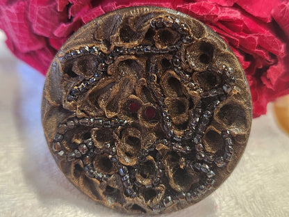 Collection gros bouton vintage résine perle marron trous 4 cm ref 0050