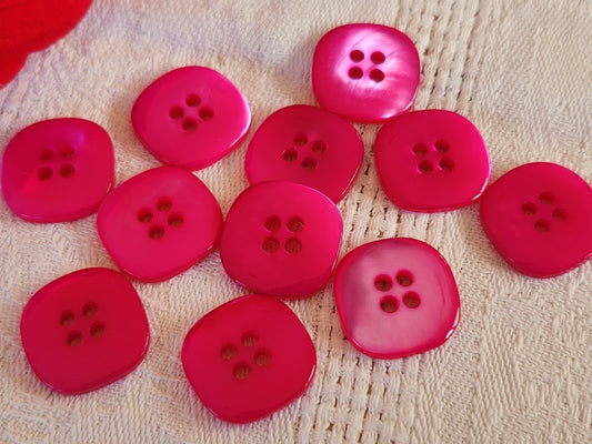 Lot  11 boutons vintage en nacre rose flashy   1,6 cm ou 16 mm trous ref 6525