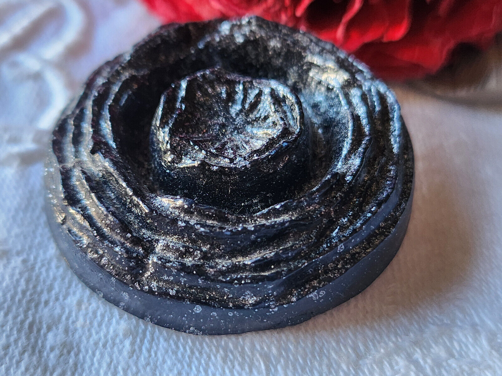 Énorme bouton ancien en résine  noir gris vintage épais 3,9 cm ref 0044