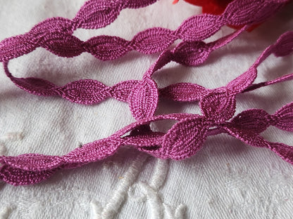 Dentelle galon vintage fushia   coton 3 métres sur 1 cm A3