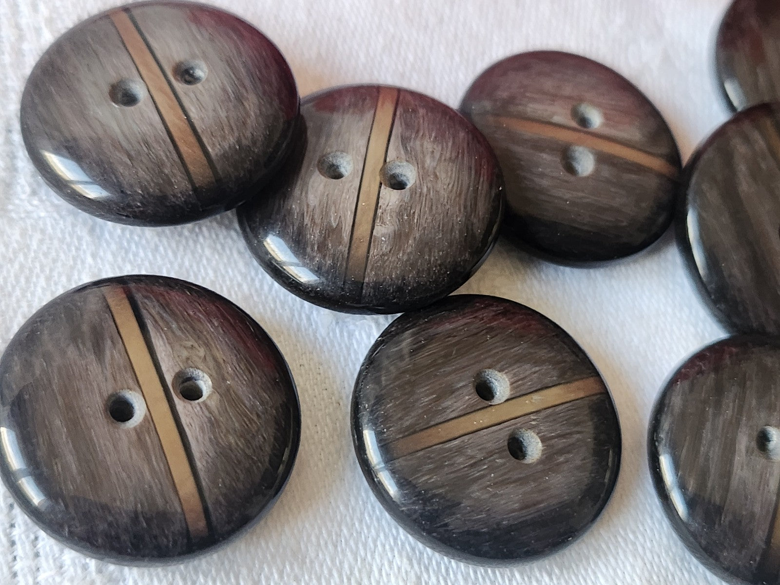 Lot 9 boutons vintage marron liseré nacré trous 2,3 et 2,5 cm ref 2775