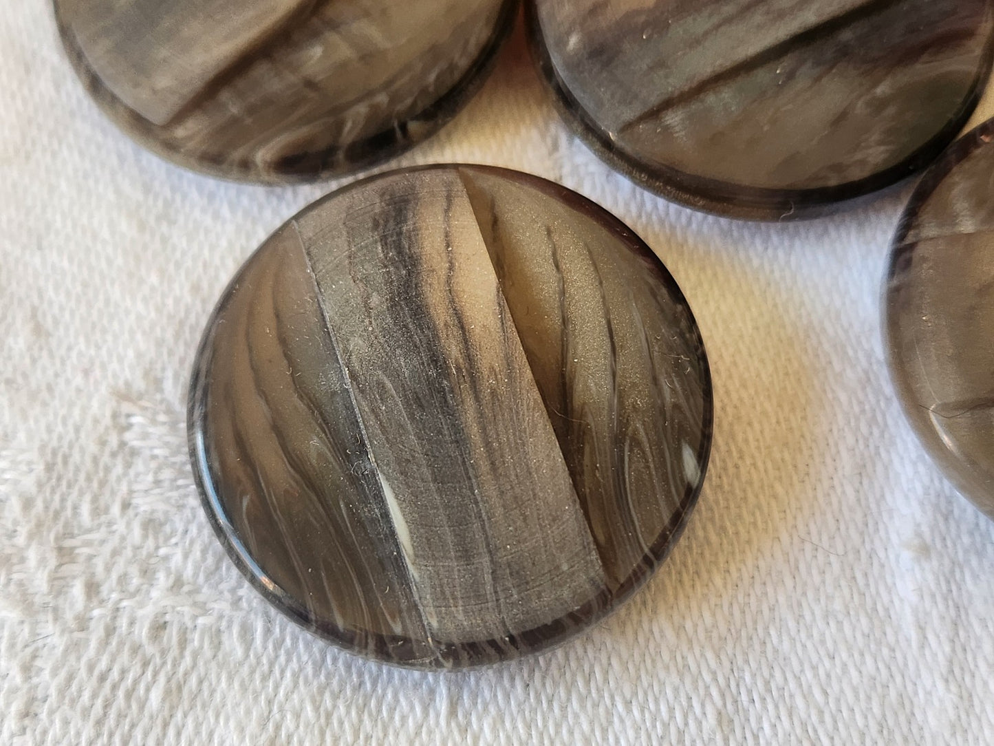 Lot 5 gros boutons vintage marron mat/ lumineux  2,8 cm pied ref 4816