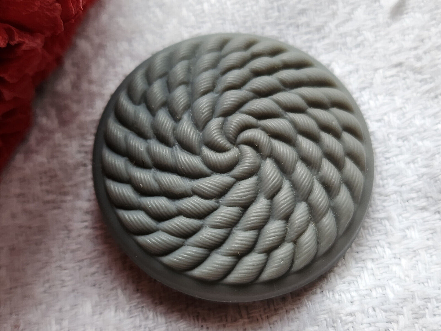 Gros bouton ancien gris mat  en verre spirale 3,1  cm G14O