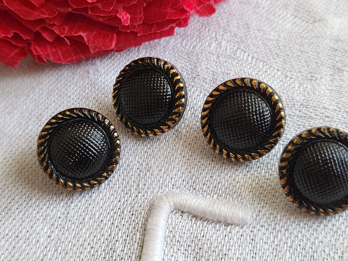 Lot 4 boutons anciens en verre doré bombé  pied 1,2 cm G13D