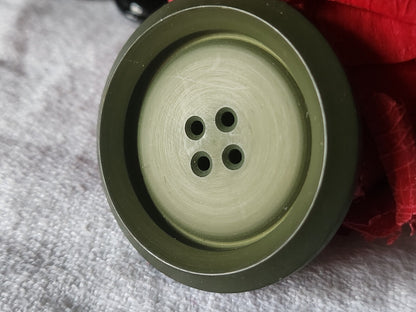 Enorme bouton vintage vert mat épais 4,4 cm trous ref 5178