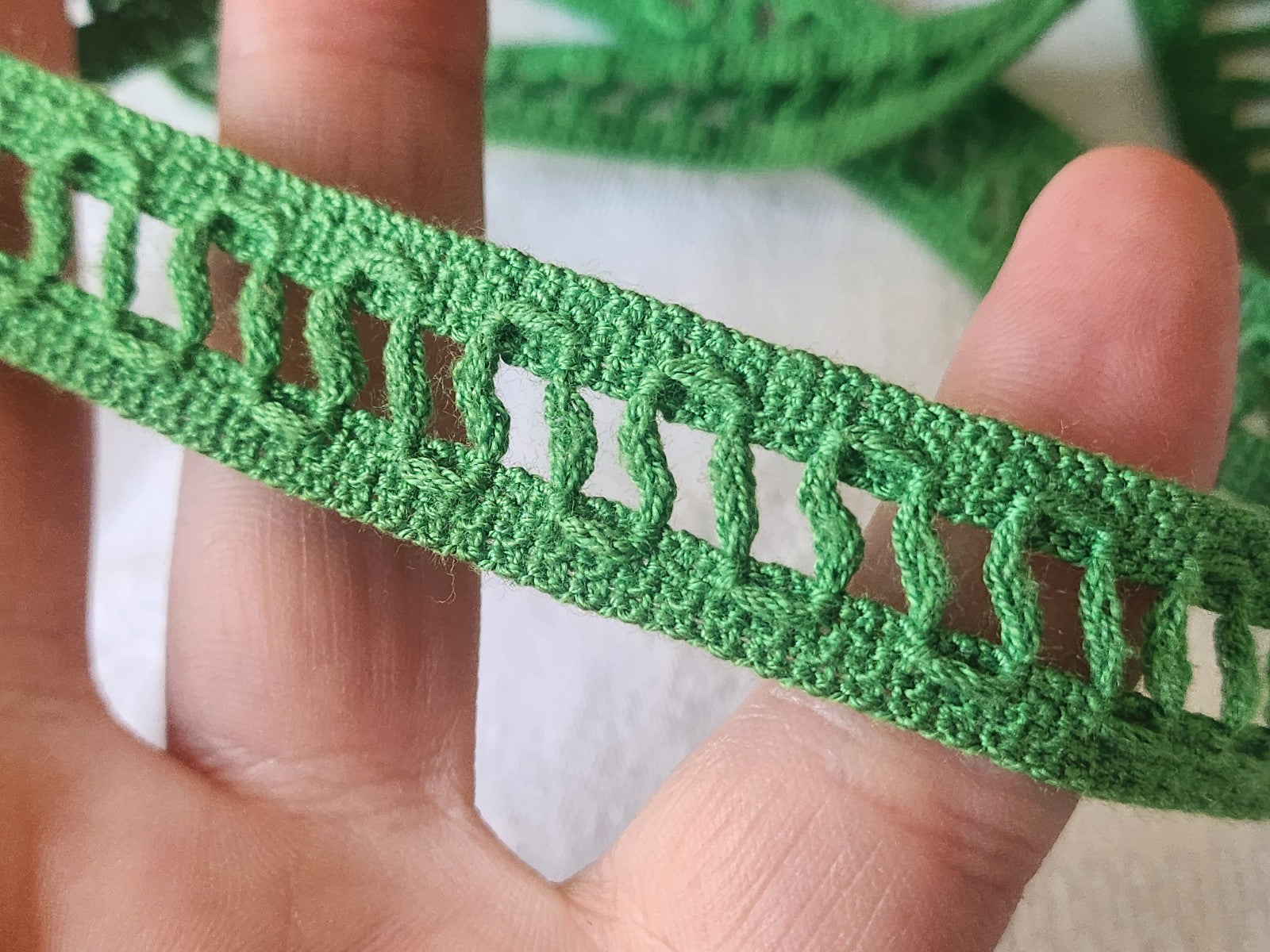 Dentelle vintage verte entre deux large 3 mètres sur 1,7 cm A2
