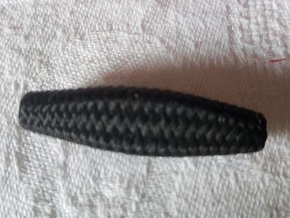 Longue perle ancienne en passementerie noire étroite 1,1 sur 4,1 cm D19C
