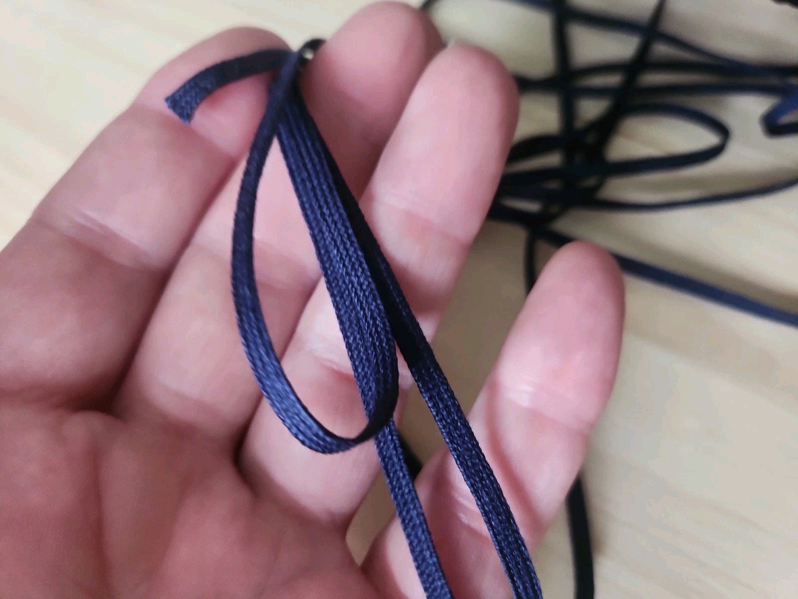 Biais ruban plat cordon fin lacet corsage 10 mètres  sur 0,4 cm bleu marine A4