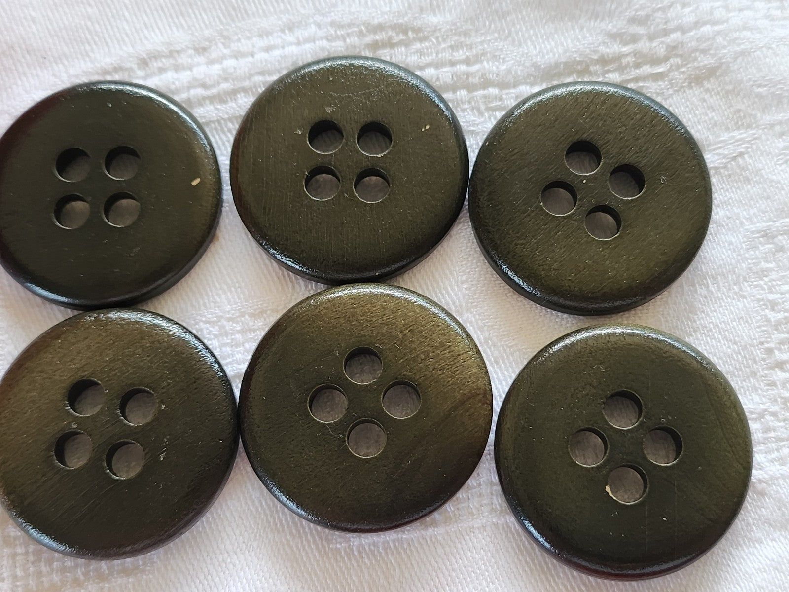 Lot 6 énormes boutons vintage en bois vert trés foncé 3,3 cm ref 2039