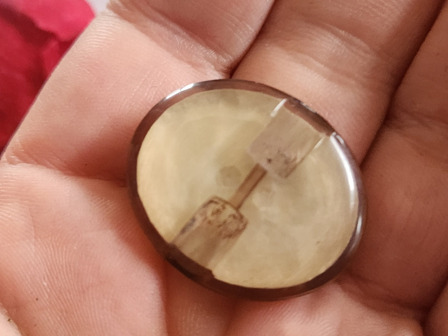 Original bouton vintage ovale cabochon en nacre oeil 2,4 sur 2,8 cm G8B