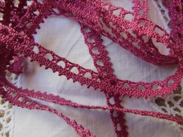 Dentelle vintage en coton rose violine 3 mètres sur 0,9 cm dmc  A2