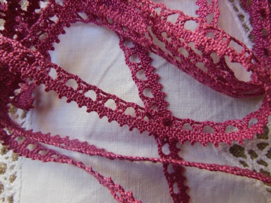 Dentelle vintage en coton rose violine 3 mètres sur 0,9 cm dmc  A2