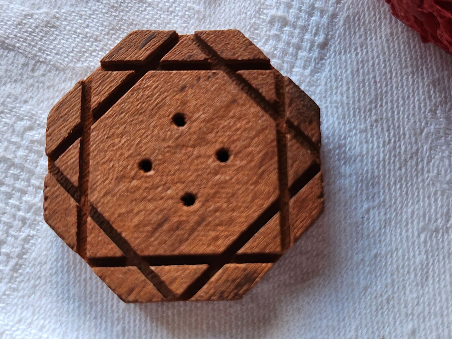 Gros bouton ancien en bois ciselé marron  3,6 cm D12J