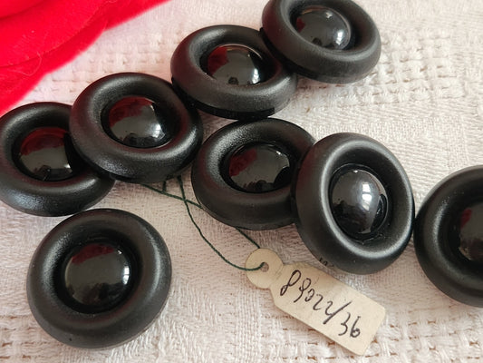 Lot 8 boutons vintage noir bombé pied travaillé 2,1 cm ou 21 mm ref 3987
