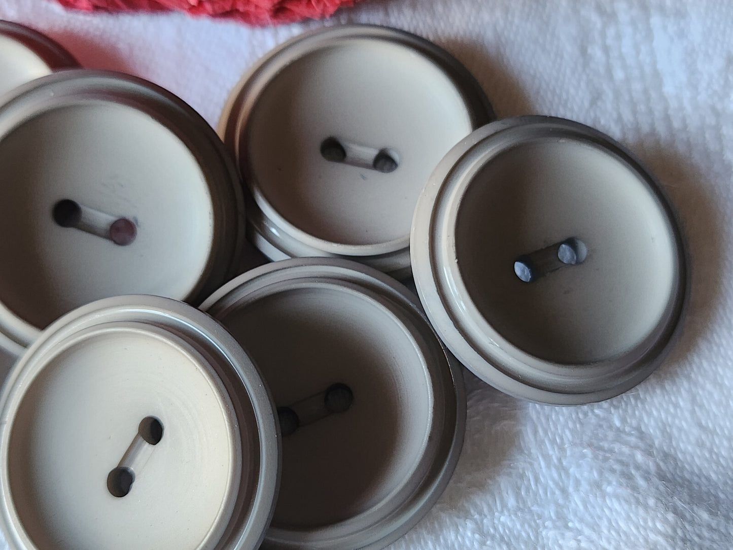 Lot 7 boutons vintage gris mat à trous 2,7 cm gros ref 4874