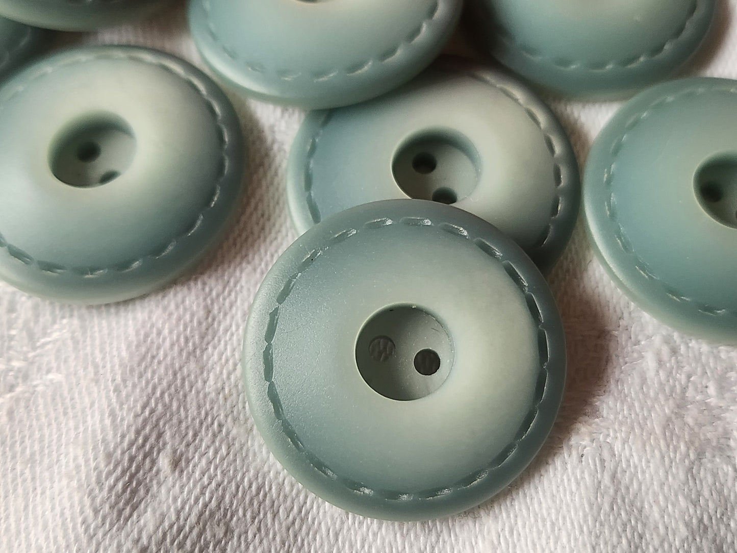 Lot 9 gros boutons vintage bleu 2,6 cm à trous ref 0002