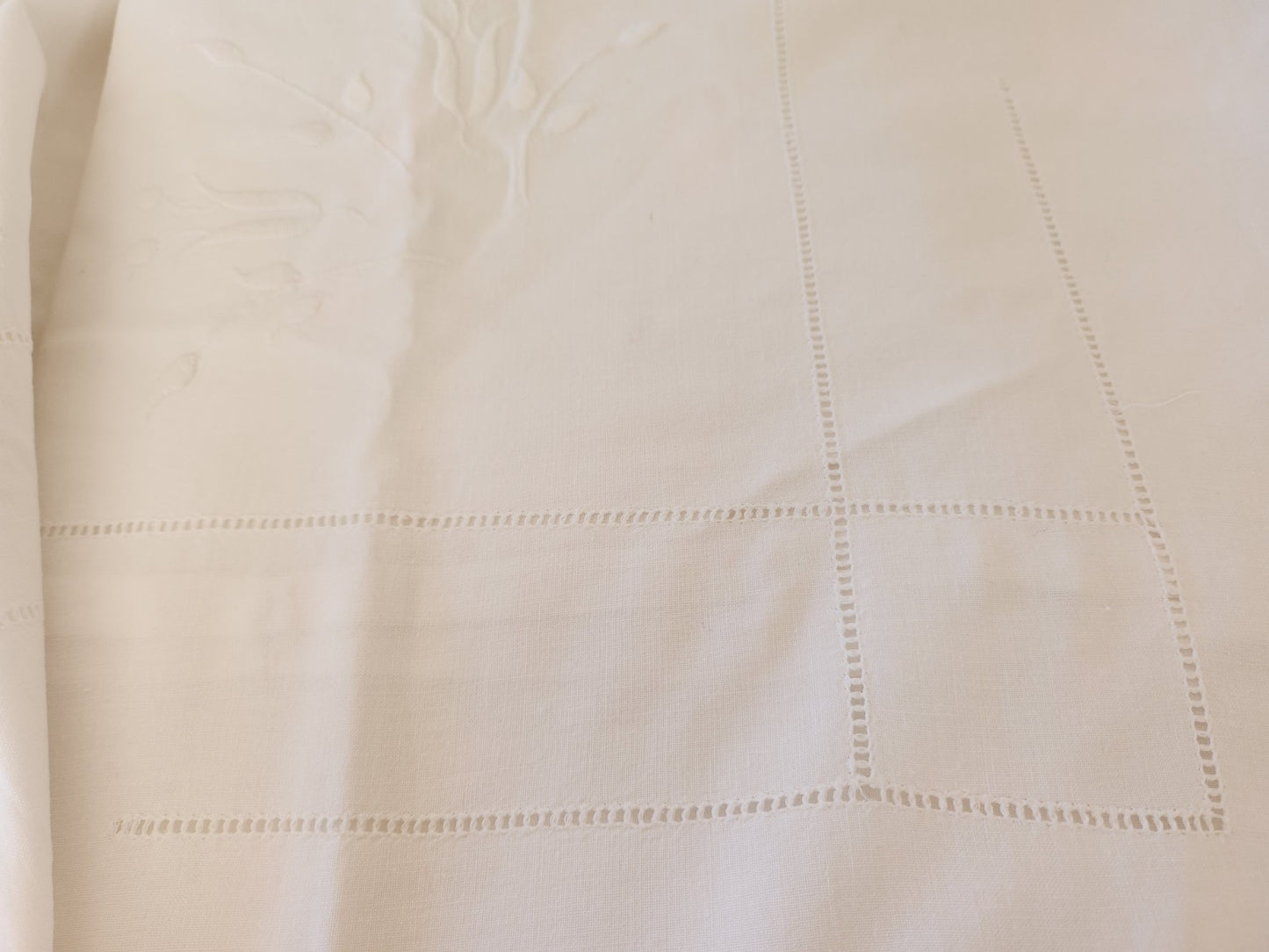 Ancienne housse d'édredon broderie froufrou petit jour B6
