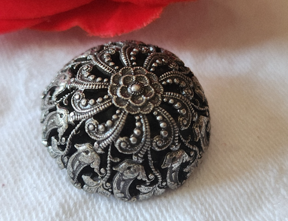 Gros bouton ancien en métal ajouré 2,4 cm dentelle argenté  vintage G4O