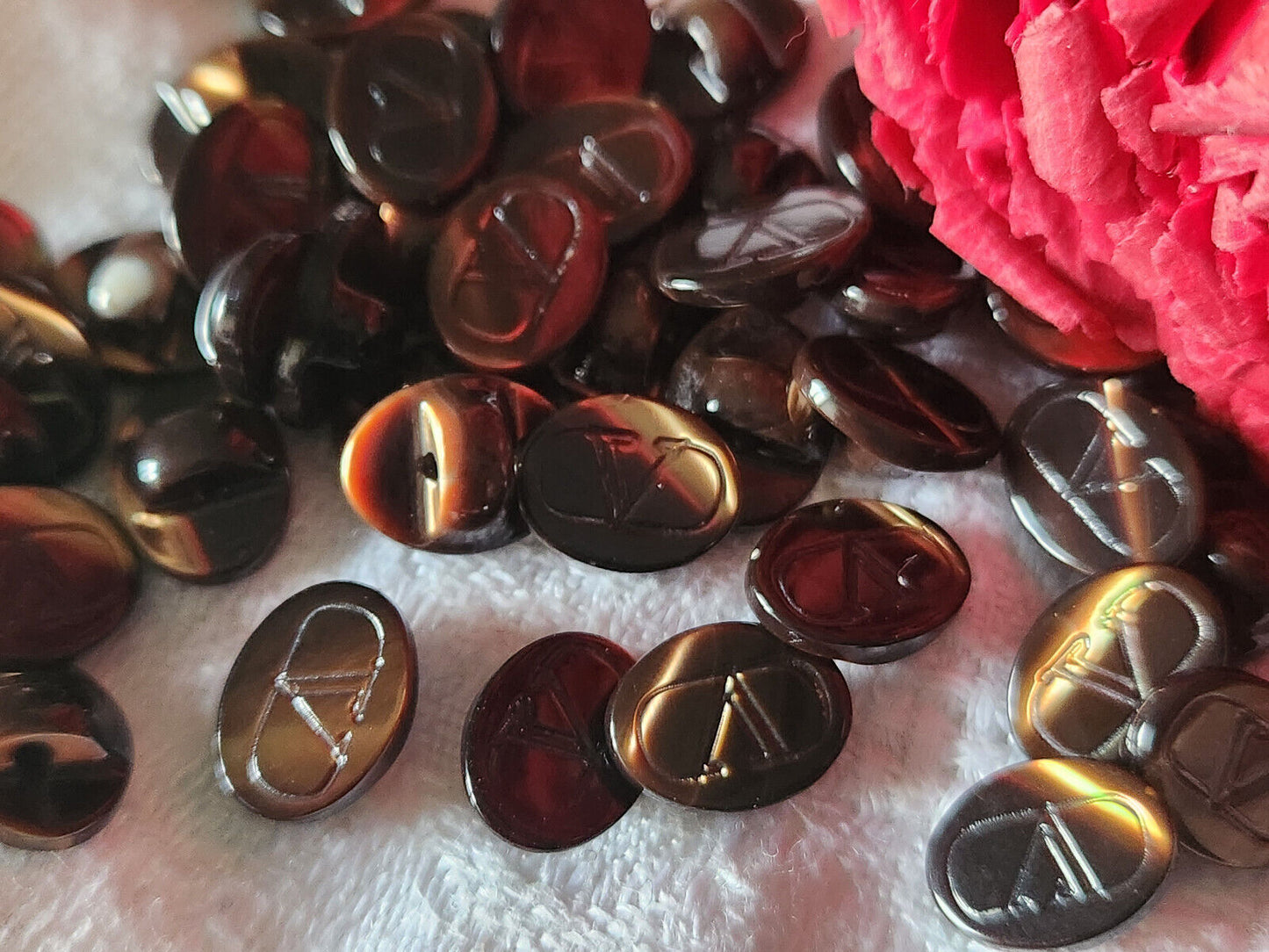 Lot 6 boutons vintage nacre marron 0,8 sur 1  Valentino Garavani ref 3478