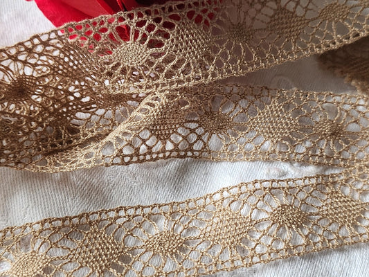 Dentelle vintage marron clair entre deux coton 3 métres sur 2,5 cm A6