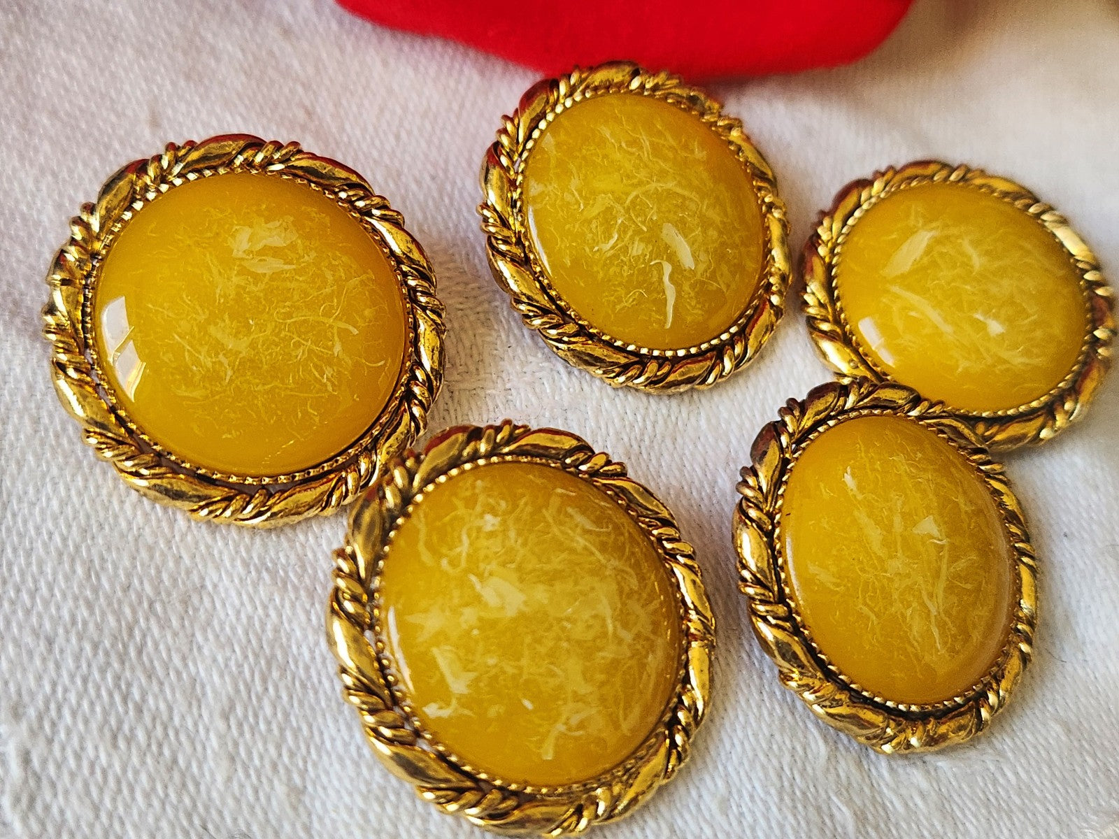 Lot 5 boutons vintage en métal doré jaune moucheté pied  2,3 cm ref 4936