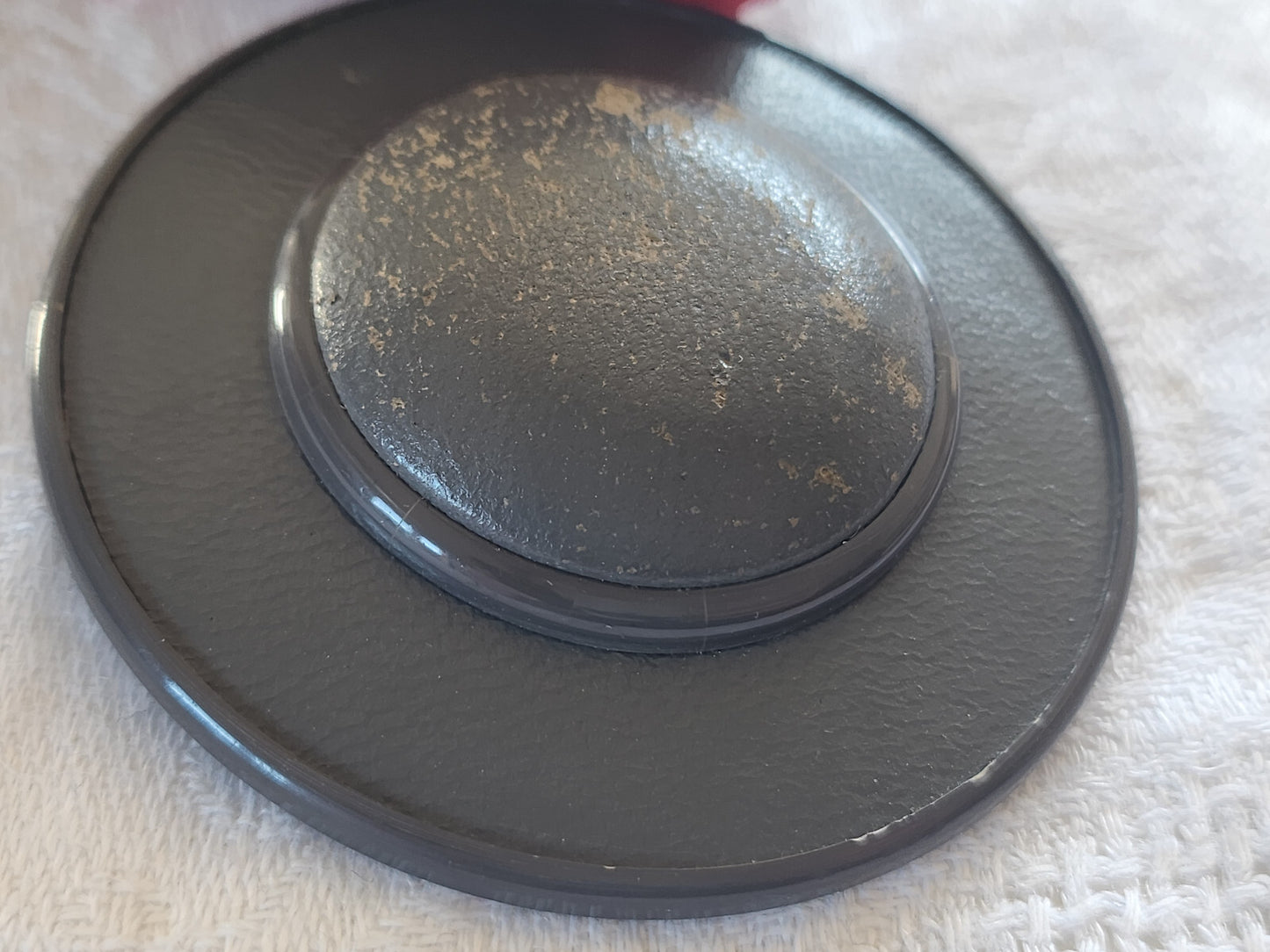 Enorme bouton ancien en cuir forme chapeau gris 6 cm ou 60 mm T7
