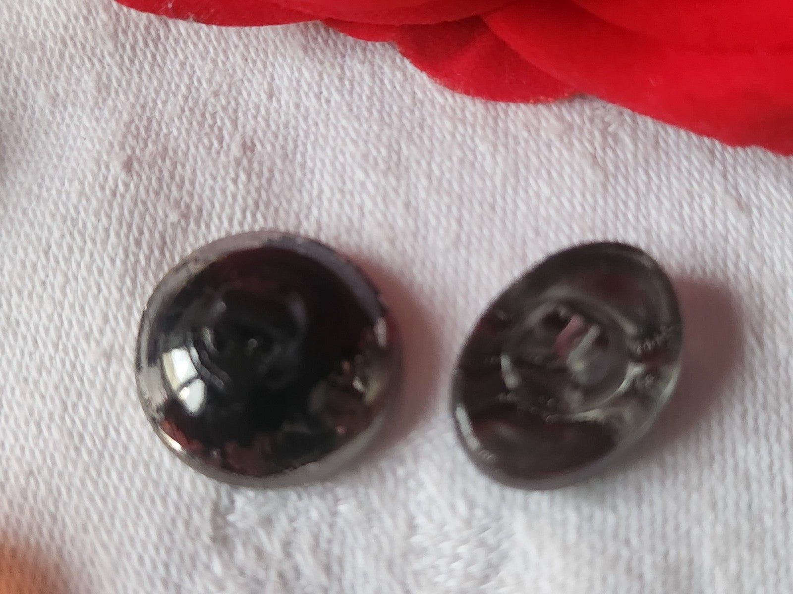 Duo boutons anciens en verre argenté vintage 1,5 sur 1,8 et 1,8  cm D9O