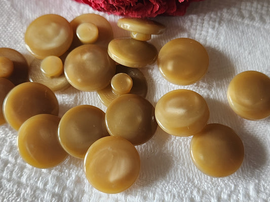 Lot 17 boutons vintage marron lisse  pied 1,4 cm ref 1813