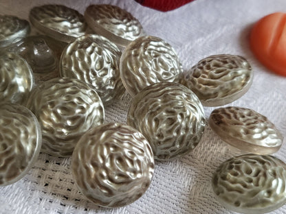 Lot 4 boutons anciens en verre vert/ gris métallisé  à pied  1,3 cm D16I