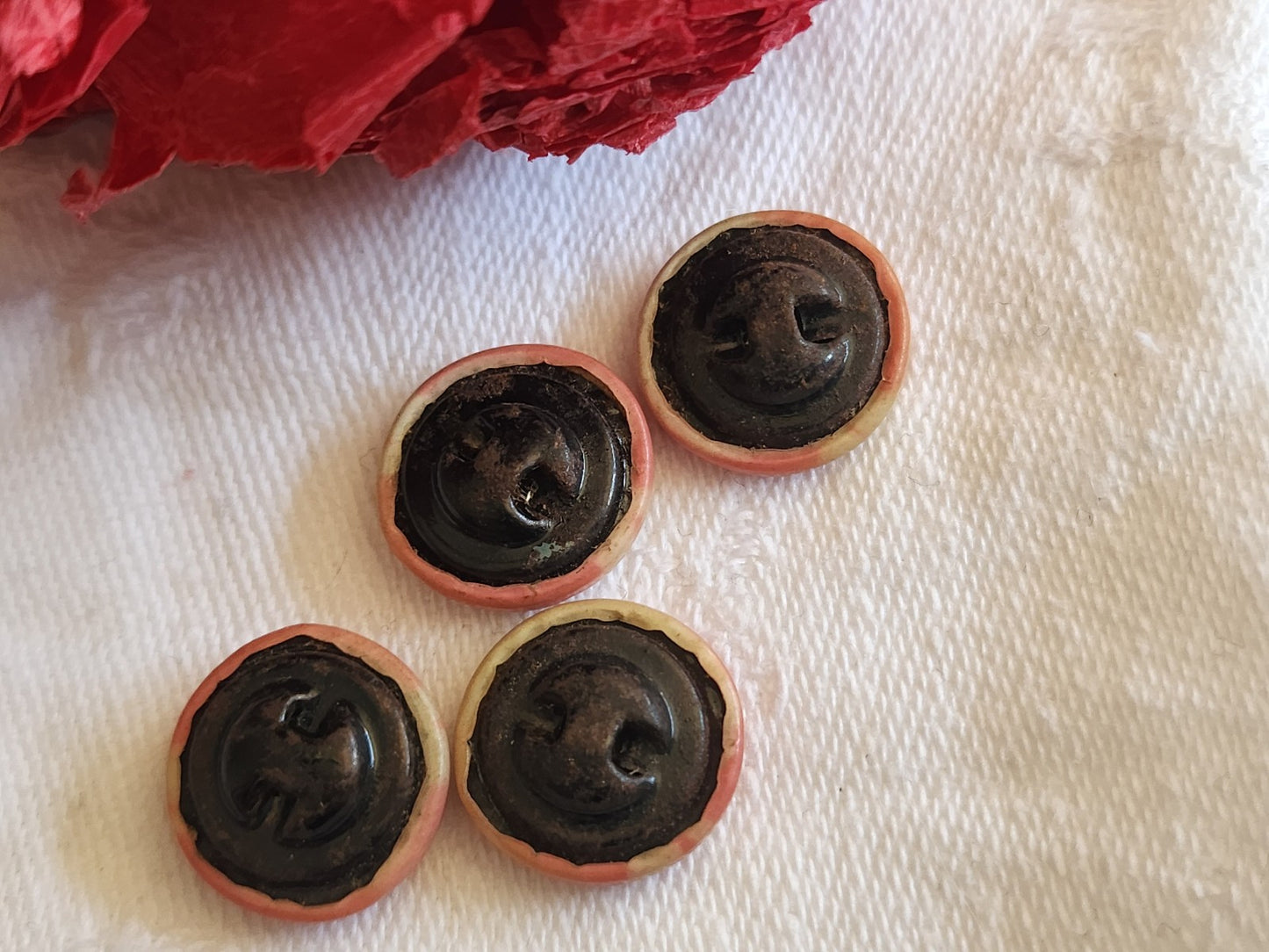 Lot 4 boutons anciens en celluloid  art deco rose 1,4 cm pied ref 1643