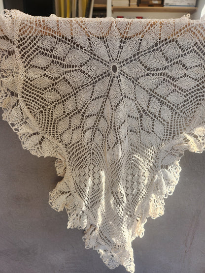 Grand napperon ancien crochet fin beige 38 cm sur 75 cm B7 main