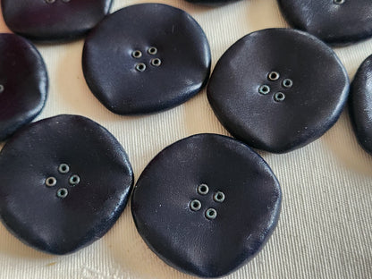 Lot 5 gros boutons anciens en cuir bleu à trous 33 mm ou 3,3 cm ref 6397