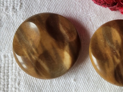 Duo gros  boutons anciens en corozo à pied marron 3,1 cm D19K