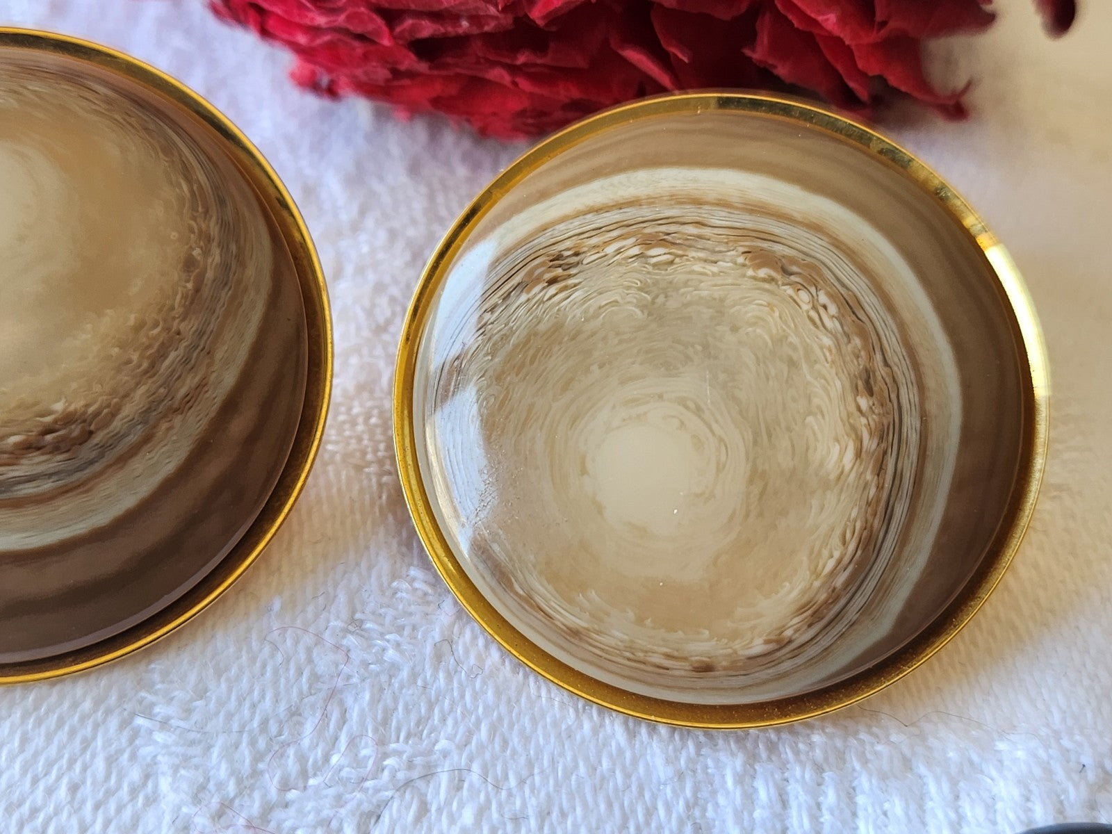 Duo enormes boutons vintage marron veiné monture métal pied 3,3 cm G15S